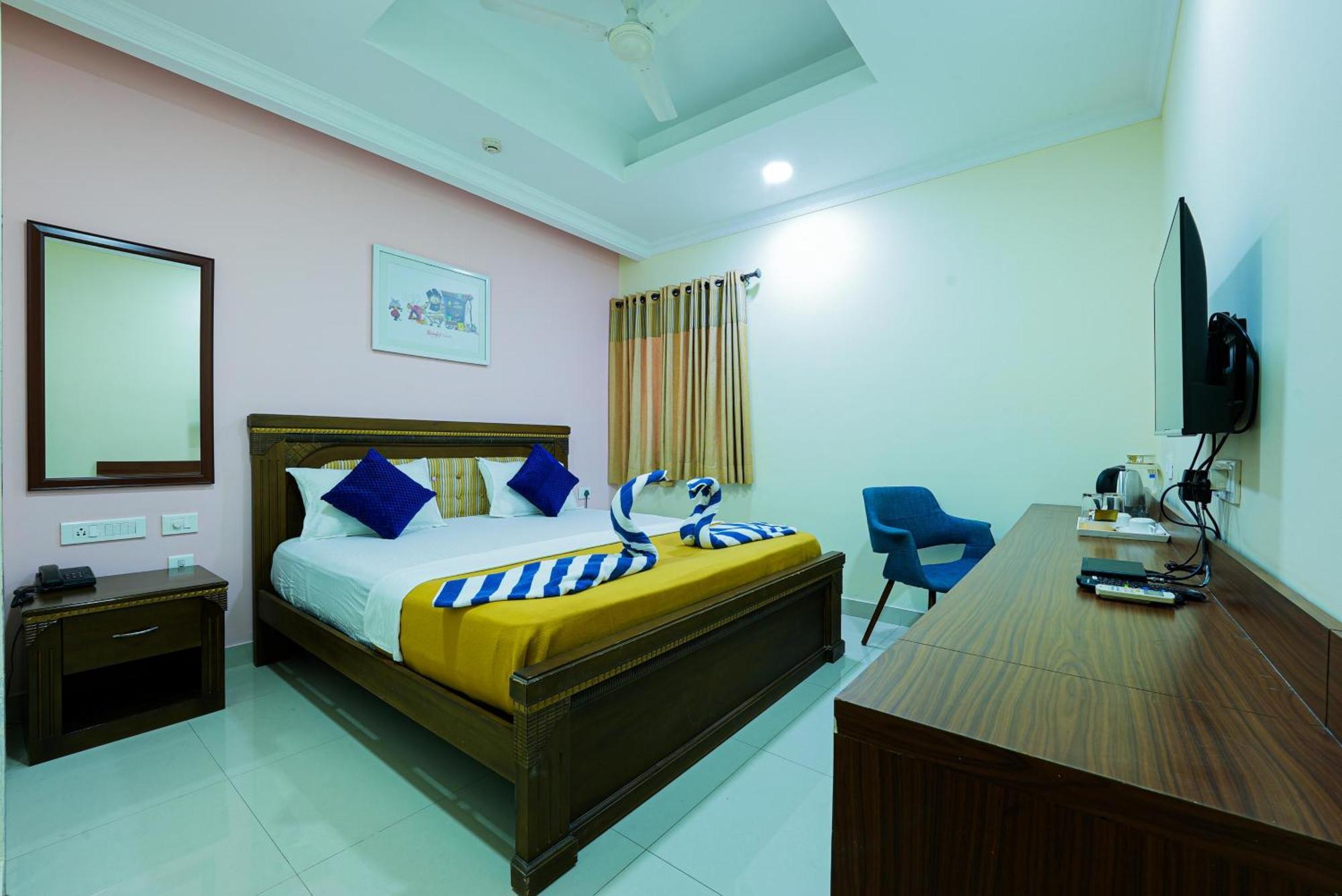 - Alwarpet Hotel