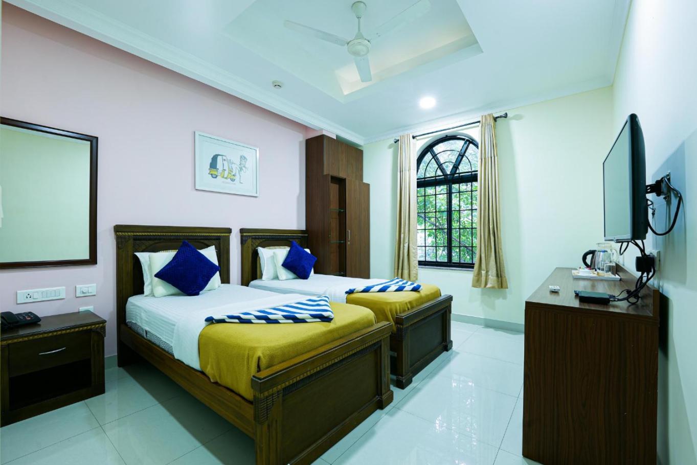 - Alwarpet Hotel